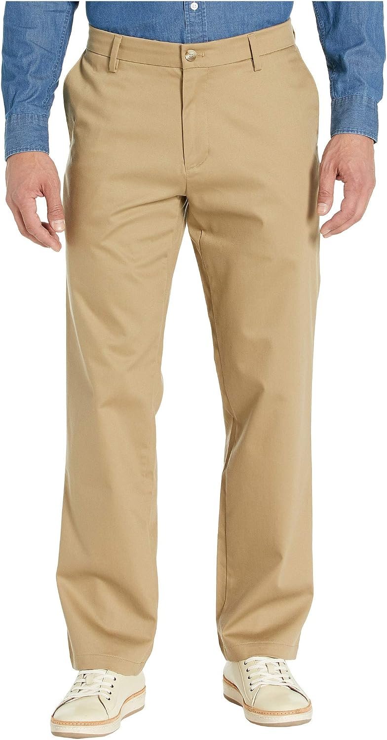 Men’s straight fit khaki pants, stretch cotton.